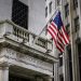 El Dow Jones se situaba en 38.829 puntos, y el selectivo S&P 500 subía un 0.97%, hasta 5.166 enteros.