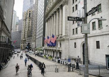 Mientras que los inversores aguardan una relajación de las presiones inflacionistas que pudiera sustentar la intención de la Fed de bajar los tipos de interés a finales de este año.