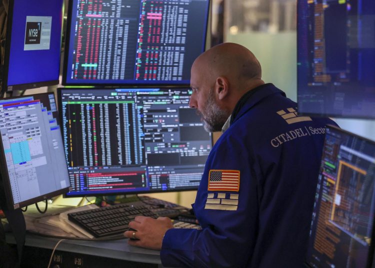 La Bolsa de Nueva York volvió a amanecer en números rojos después de dos días de ligeras subidas.