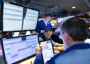 Entre las 30 cotizadas del Dow Jones, las mayores pérdidas eran para UnitedHealth (-1.93%), Salesforce (-1.54%) y IBM (-1.31%).
