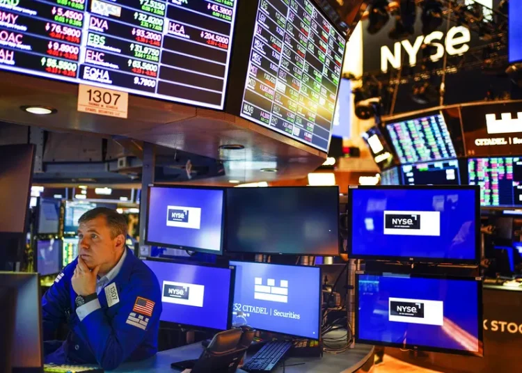 El S&P 500 subió un 0.26%, hasta 5.360 puntos, y el Nasdaq avanzó un 0.35%, hasta 17.192 puntos.