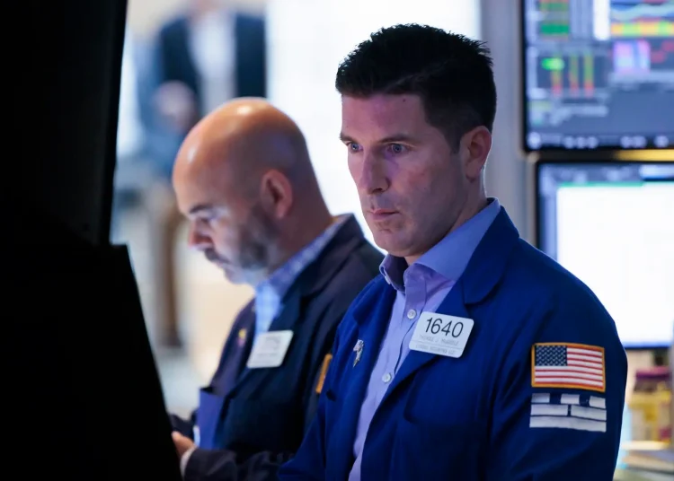 Diez minutos después de la apertura de la Bolsa de Nueva York (NYSE), el selectivo S&P 500 avanzaba un 0.53%, hasta 5.645 unidades.