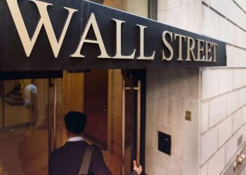 Dow se situó en los 54,349 puntos.