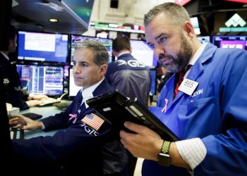 En las 30 cotizadas del Dow Jones, destacaron los avances de Intel (2%) y McDonalds (1.43%) frente al descenso de American Express (-2.48%).