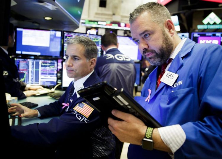 En las 30 cotizadas del Dow Jones, destacaron los avances de Intel (2%) y McDonalds (1.43%) frente al descenso de American Express (-2.48%).