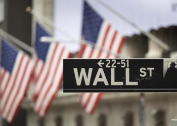 Entre las 30 cotizadas del Dow Jones, la jornada comienza sin sobresaltos, con variaciones que no llegan al 1% excepto en el caso de Nike (-2.12%), JP Morgan (-1.81%) y Goldman Sachs (-1.02%).