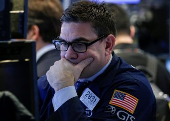 El selectivo S&P 500 retrocede un 0.79%.