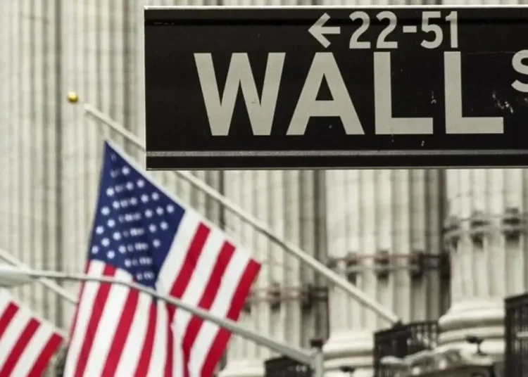 Durante la jornada, el Dow Jones llegó a alcanzar los 54,272 puntos y el S&P 500 las 7,758 unidades.