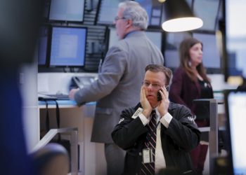 S&P 500 un 0.35%, hasta los 5.325 puntos, y al Nasdaq, que avanzaba un 0.86% y se situaba en 16.946 unidades.