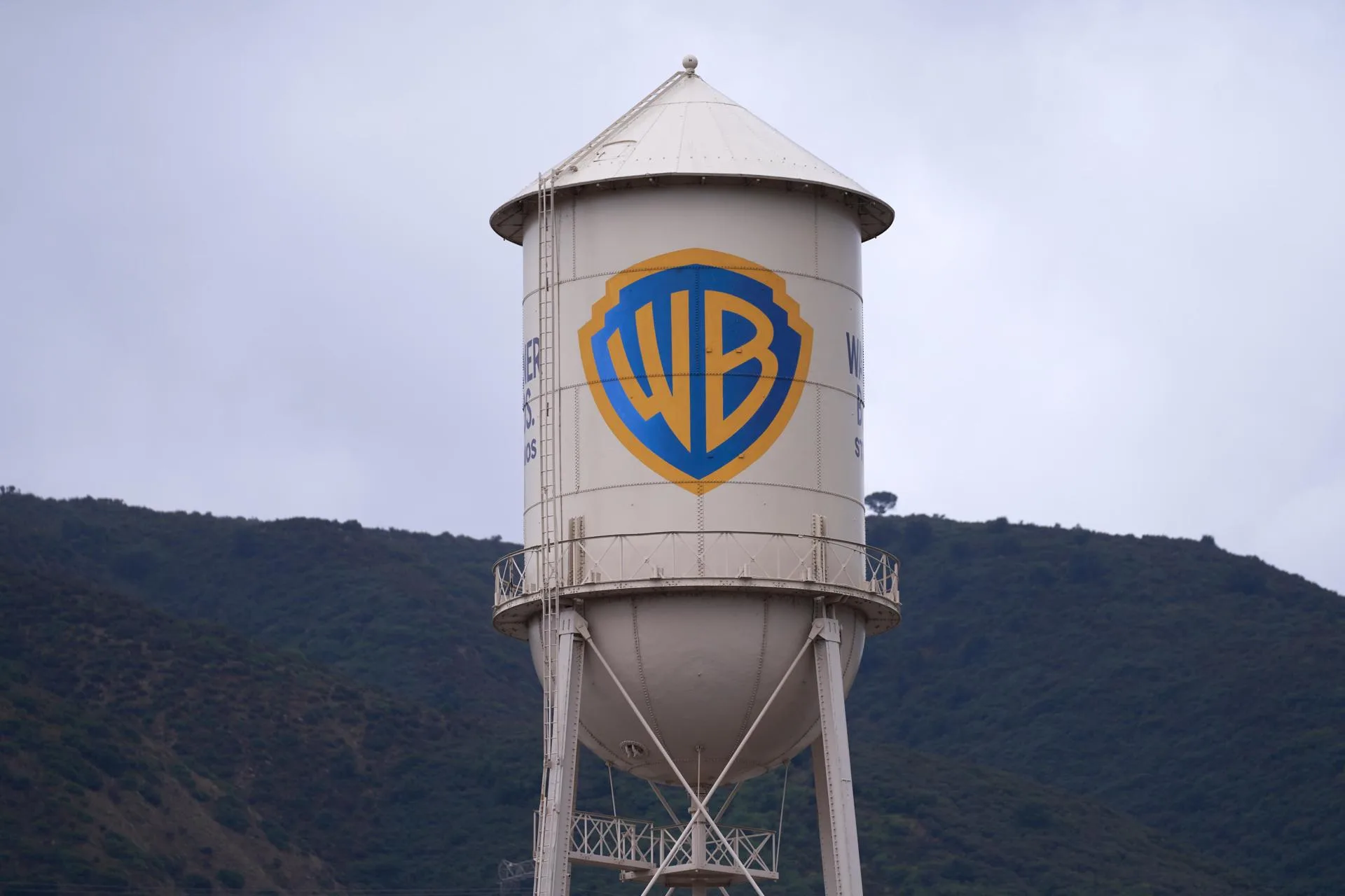 Accionistas de Warner Bros. Discovery aprueban fusión con Paramount Skydance