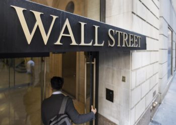 Entre los 30 valores del Dow Jones lideraban los avances Walmart (1.38%) y Boeing (0.62%), y entre los que abrían en rojo destacaban Intel (-1.11%) y Cisco (-0.87%).