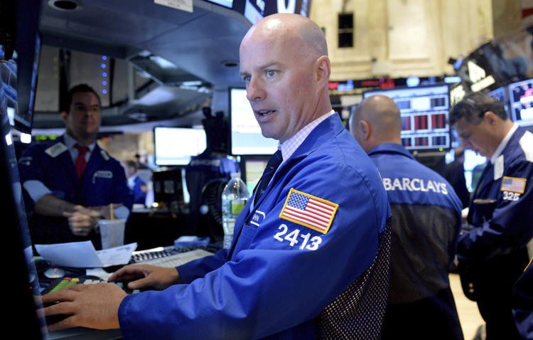 El tecnológico Nasdaq perdió un 0.18% este viernes, hasta las 17.689 unidades, pero se mantuvo prácticamente sin cambios en el acumulado de esta semana.