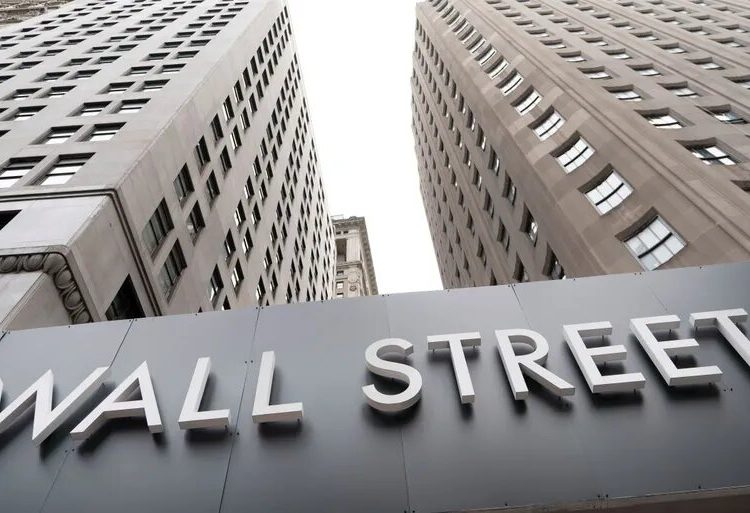 En el índice Dow 30, destacaban los avances de UnitedHealth (3.64%) y de Goldman Sachs (1.87%); entre las que bajaban, Travelers (-7%) e Intel (-0.87%).