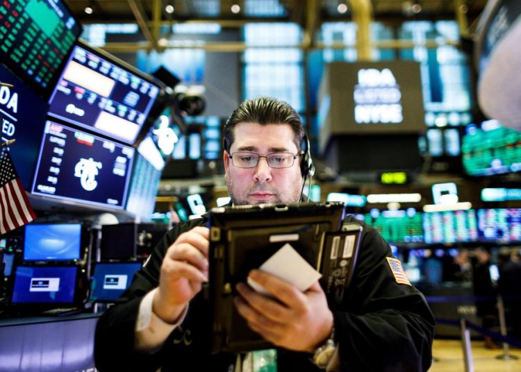 Entre los 30 valores del Dow, sobresalían también los avances de Salesorce (1.52%), 3M (1.38%), Caterpillar (1.35%) y Amazon (1.34%).