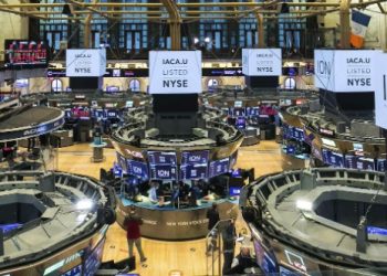 Las acciones de Netflix caían 4.26% este viernes tras la apertura de Wall Street.