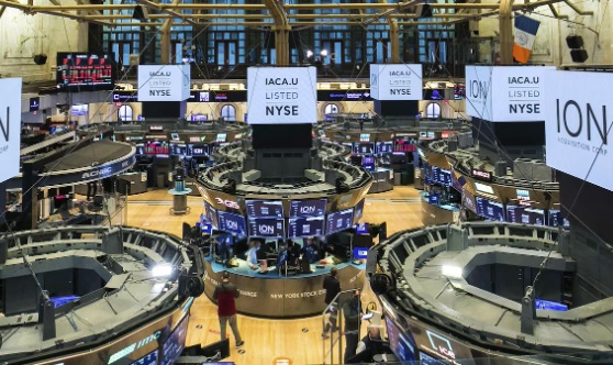 Wall Street abre en rojo tras la nominación de Warsh para presidir la Reserva Federal