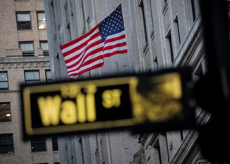 Entre las 30 cotizadas del Dow Jones, destacaban los avances de Walmart (1.09%) y Apple (0.74%), así como los retrocesos de Intel (2.64%) y Amgen (-0.83%).