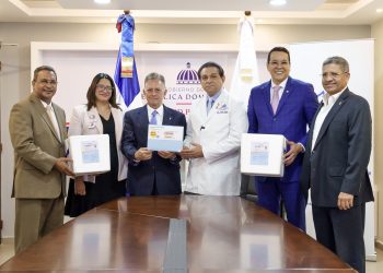 Wenceslao Soto, Karen Cepeda, Tim Tuccelli, ministro Daniel Rivera, Elías Dinzey y Juan Aybar. | Fuente externa.