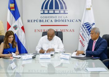 Firma de acuerdo entre el Ministerio de Energía y Minas, Barrick Pueblo Viejo y Edenorte | Fuente externa.