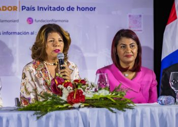 Luisa Jorge, directora ejecutiva de Fundación Filarmonía y  presidente del congreso 'Distrito creativo' y maestra Nurys Nieves González, técnico docente nacional, departamento de Formación Continua - Fuente externa.