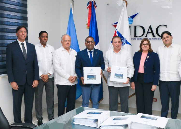 Representantes del DA y del IDAC. - Fuente externa.