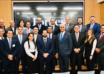 El superintendente del Mercado de Valores, Ernesto Bournigal Read, en la Semana Dominicana en Londres. - Fuente externa.