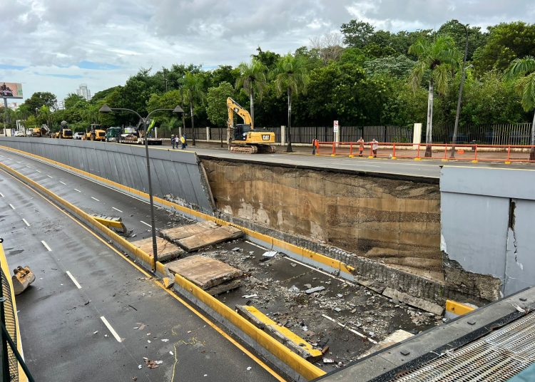 De acuerdo con el análisis de las evidencias disponibles del primer “fallo” en el desnivel, se evidenció que los paramentos (o fachada) estaban simplemente adosados. - Fuente externa.