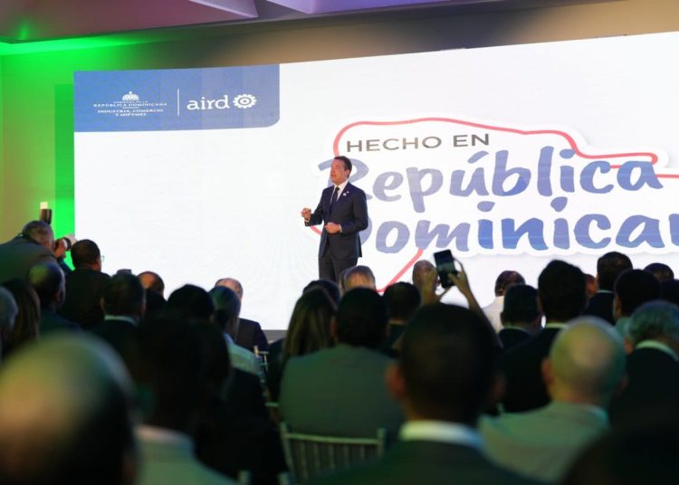 Víctor "Ito" Bisonó, ministro de Industria y Comercio. - Fuente externa.