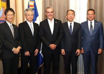 El encuentro entre los ejecutivos y el presidente Luis Abinader se realizó en el Palacio Nacional de esta capital. - Fuente externa.