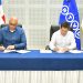 El director ejecutivo del Centro Nacional de Ciberseguridad, Juan Gabriel Gautreaux y el director de Radio Televisión Dominicana, Iván Ruiz, durante la firma del acuerdo. - Fuente externa.