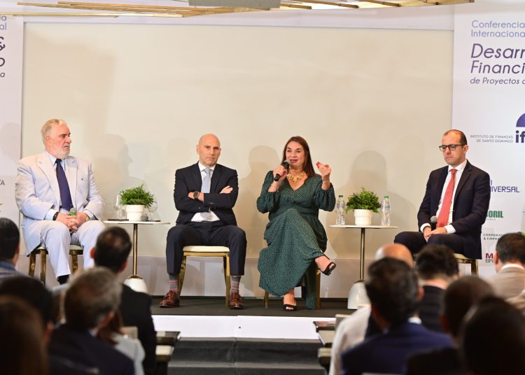 Los expertos coincidieron en la importancia de desarrollar proyectos de preinversión para fortalecer la resiliencia ante los efectos del cambio climático. - Fuente externa.