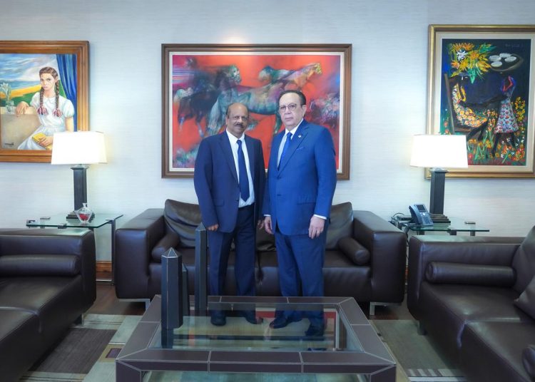 Gobernadores del Banco Central de Guyana y de República Dominicana, respectivamente.