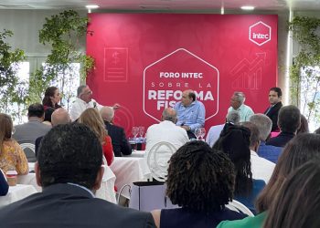 José Luis de Ramón, Isidoro Santana y Ríchard Medina, durante el panel. - Fuente externa.
