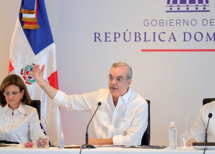 Luis Abinader, presidente de República Dominicana; junto a la vicepresidente, Raquel Peña; y el ministro de la Presidencia, José Ignacio Paliza. - Fuente externa.