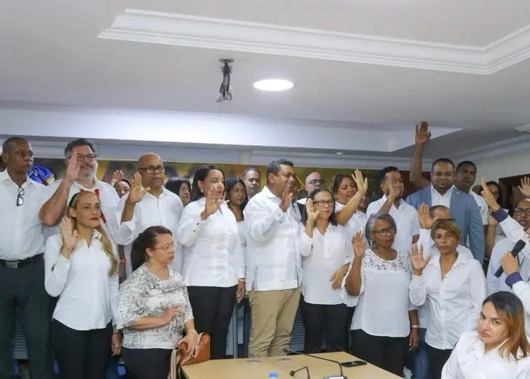 La coordinación del evento estuvo a cargo de Adalberto Ramírez, director de Planificación y Desarrollo, la dirección de participación comunitaria y el presidente de la comisión de regidores de juntas de vecinos y participación comunitaria del Ayuntamiento de Los Alcarrizos.- Fuente externa.