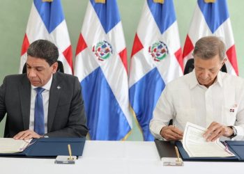 Canciller Roberto Álvarez y el presidente de Adoexpo, Karel Castillo.- Fuente externa.