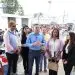El director general de Proindustria, Rafael Cruz Rodríguez, realizó un recorrido por la feria de empleo en compañía de la gobernadora de la provincia Monseñor Nouel, Adela Tejada, y el alcalde de Bonao, Eberto Núñez. - Fuente externa.