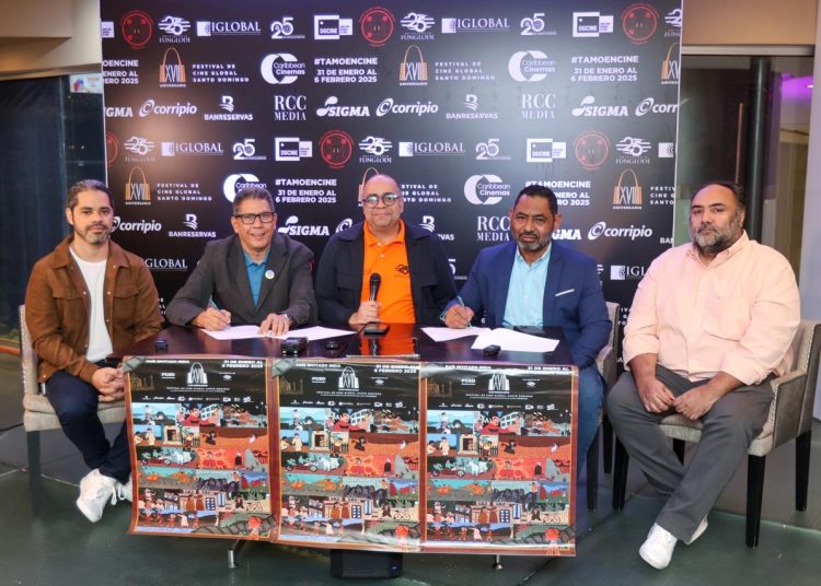 Este acuerdo se llevó a cabo en presencia de parte de la directiva de Adocine Marcel Fondeur, Vicepresidente, Omar De la Cruz, Tesorero, Danilo Reynoso, Secretario e Irene Abreu, Vocal.- Fuente externa.