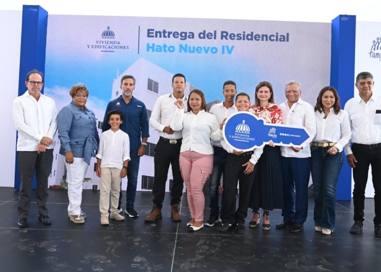En la actividad estuvieron ejecutivos de negocios de Banreservas, del Ministerio de la Vivienda y Edificaciones, autoridades locales y representantes de la comunidad.