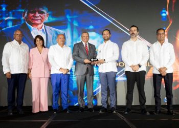 Aguilera destacó importancia de la colaboración entre sectores público y privado para impulsar el progreso nacional.