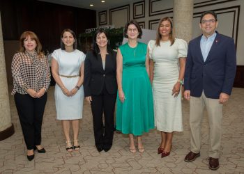 La presentación de la estrategia estuvo a cargo de Vanessa Alba, directora ejecutiva de Relaciones Corporativas y Sostenibilidad, y Flora Carrión, gerente de Responsabilidad Social Corporativa.