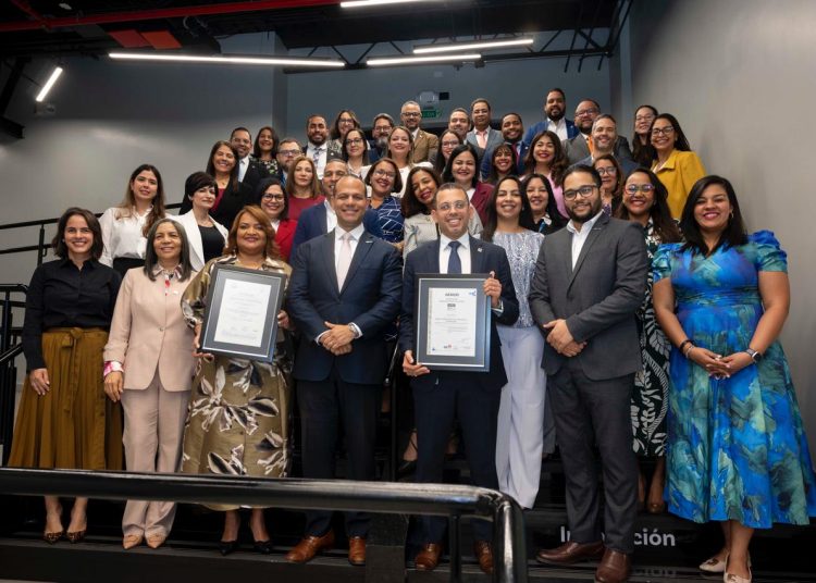 La acreditación fue entregada por Ariel Espejo, director de la Asociación Española de Normalización y Certificación (Aenor) en República Dominicana.