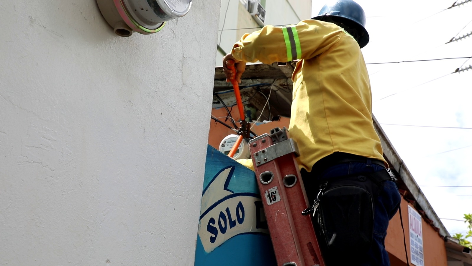 Edeeste dice que normaliza más de 20,000 clientes y desmantela cerca de 3,000 conexiones directas en enero 2026