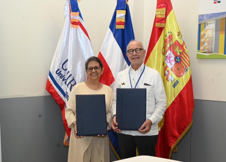 La alianza también establece que Uniromana podrá desarrollar, junto a Banreservas, programas de formación especializada dirigidos a colaboradores de la institución.
