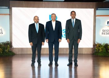 Luis Valdez Veras, vicepresidente ejecutivo de Seguros Reservas; Leonardo Aguilera, presidente ejecutivo de Banreservas; y Julio César Valentín, superintendente de Seguros, encabezan el coctel con motivo del 24 aniversario de Seguros Reservas.