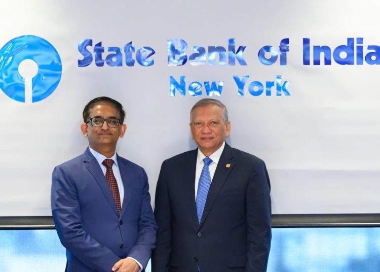 La visita se produjo en el contexto de la feria inmobiliaria que celebra la entidad en Nueva York y Lawrence.