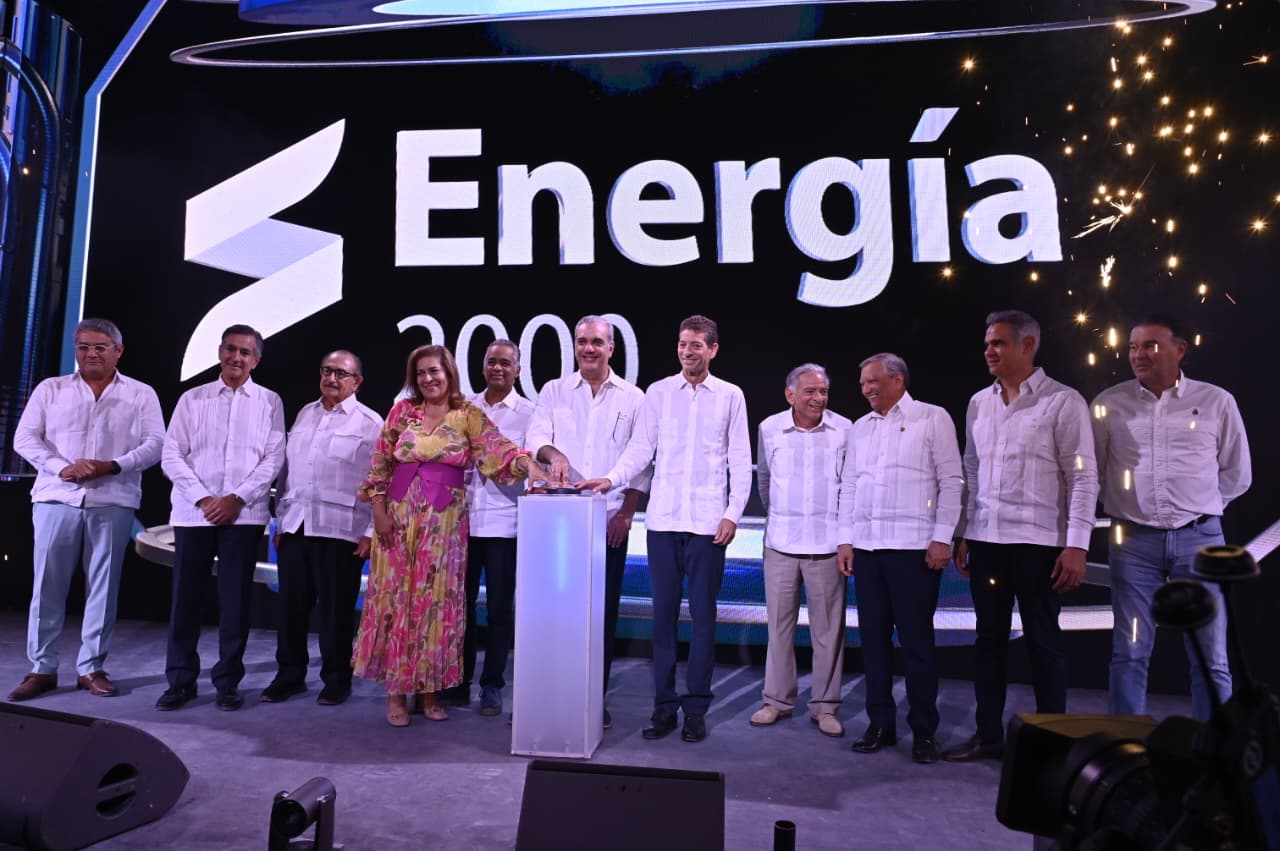 Abinader inaugura nueva planta eléctrica privada en Manzanillo