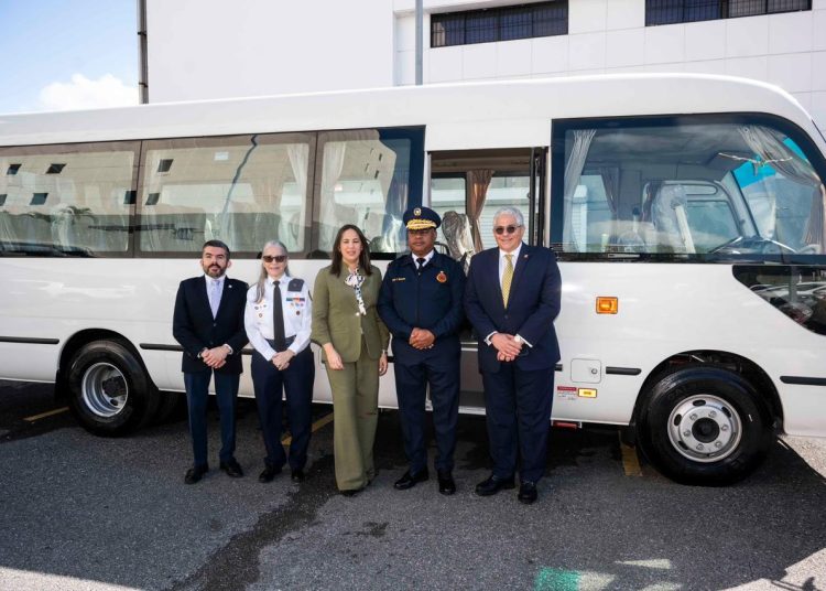 La entrega se realizó en la sede principal de Banreservas y estuvo encabezada por la ingeniera Alieska Díaz, vicepresidenta ejecutiva senior administrativa de la institución.