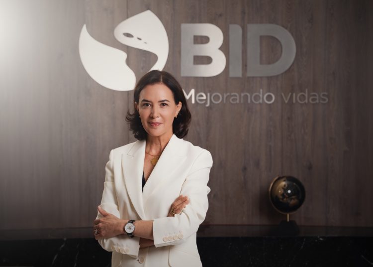 Nathalie Alvarado destaca iniciativas incentiva inversiones verdes y fortalecer el mercado de capitales.