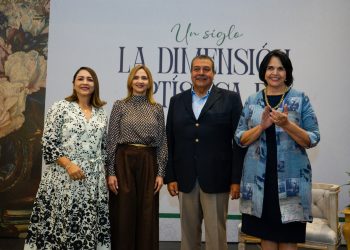Gladialisa Peralta, Karina Souffront, Manuel Tavárez Mirabal y Minou Tavárez Mirabal, en inauguración de exposición “Un siglo: la dimensión artística de Minerva Mirabal”.